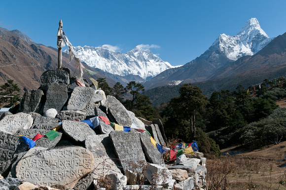 Chorten with Himalayan Giants