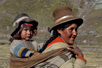 Quechua Mother and Daughter