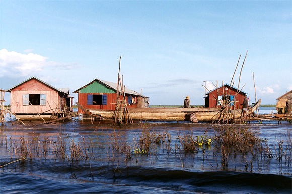 Tonle Sap Houseboats